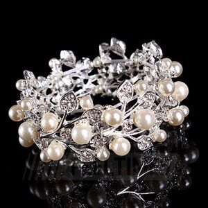 silver and pearl elastic bracelet